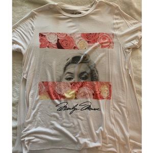 Marilyn Monroe graphic shirt